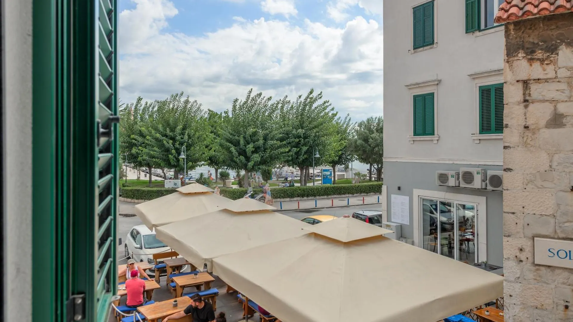 Family Bliss Central Apartment 0*, Split