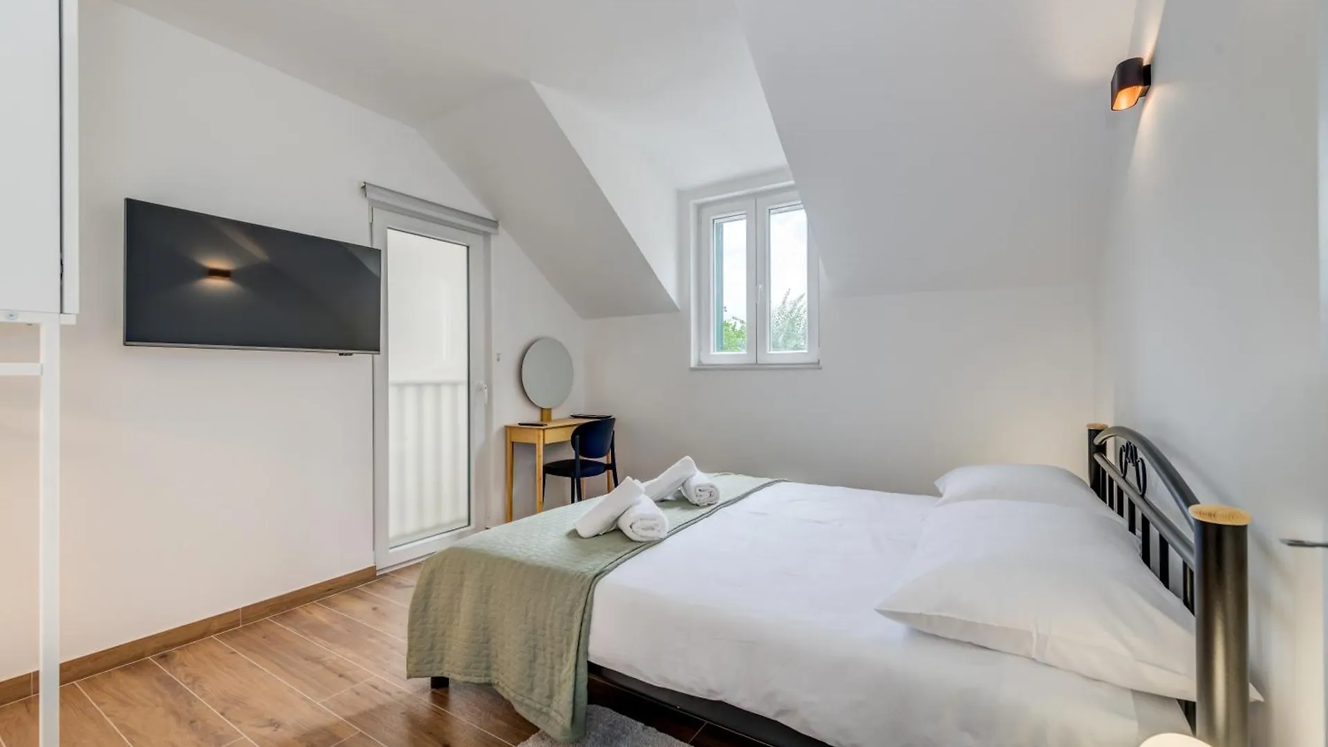Family Bliss Central Apartment Split