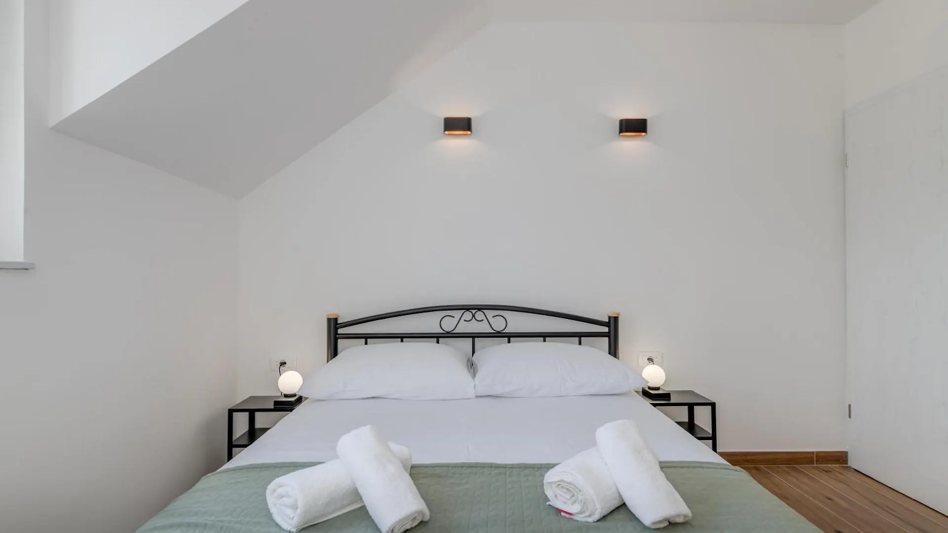 Family Bliss Central Apartment Split