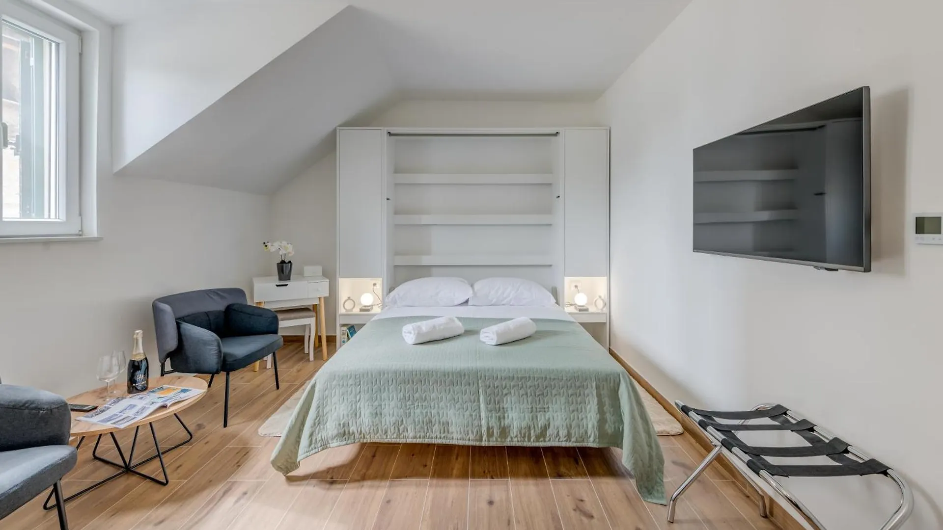 Family Bliss Central Apartment Split
