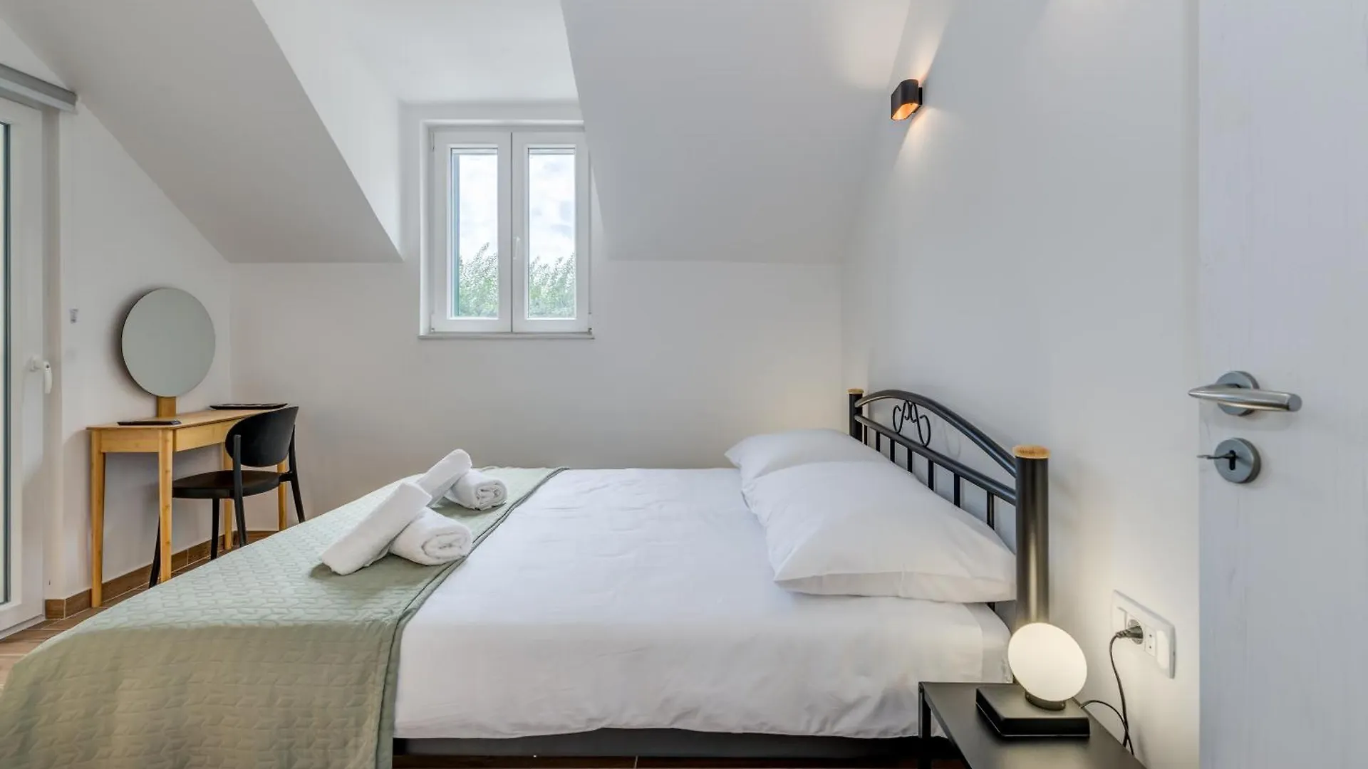 Family Bliss Central Apartment Split