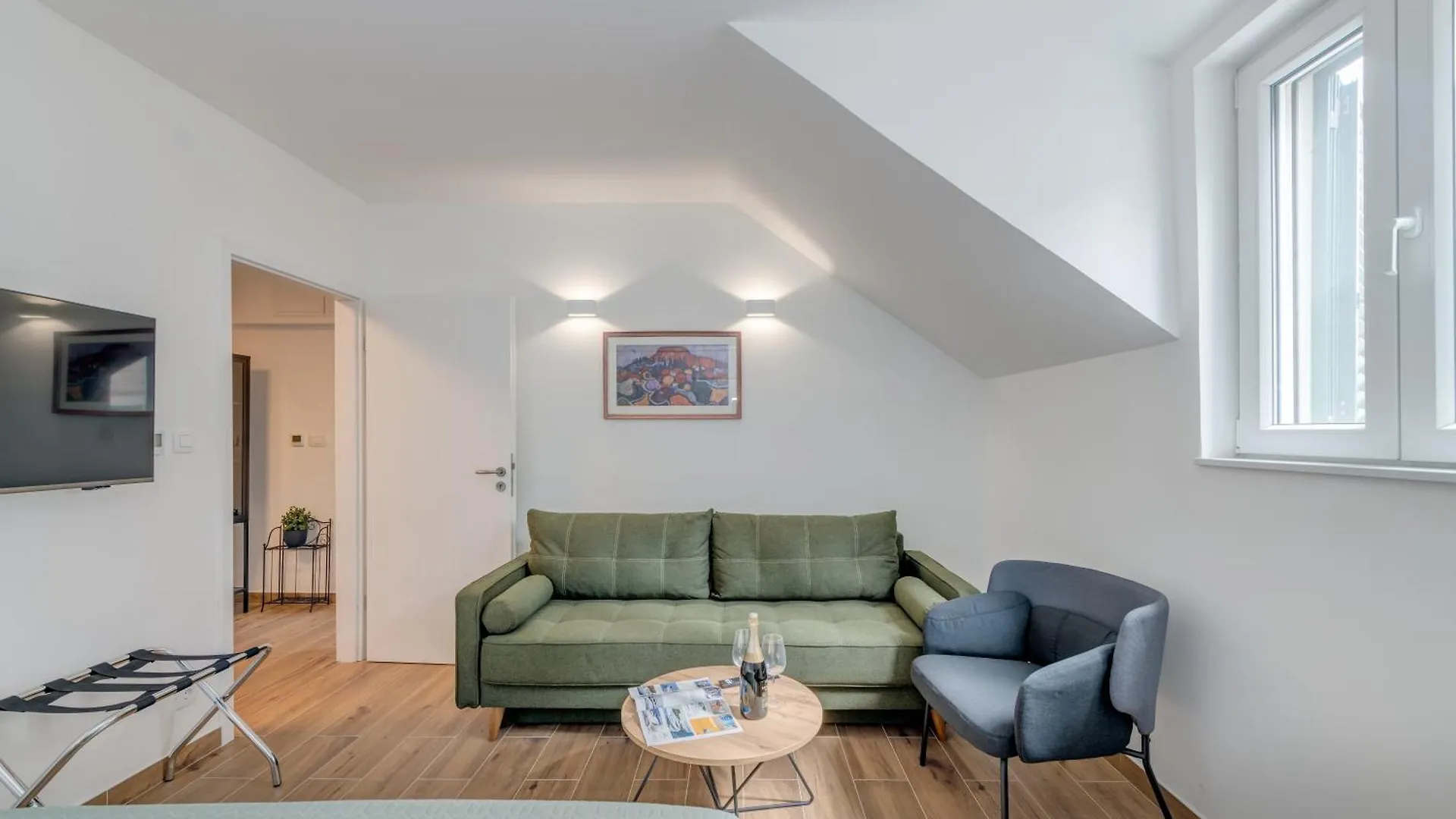 Family Bliss Central Apartment Split