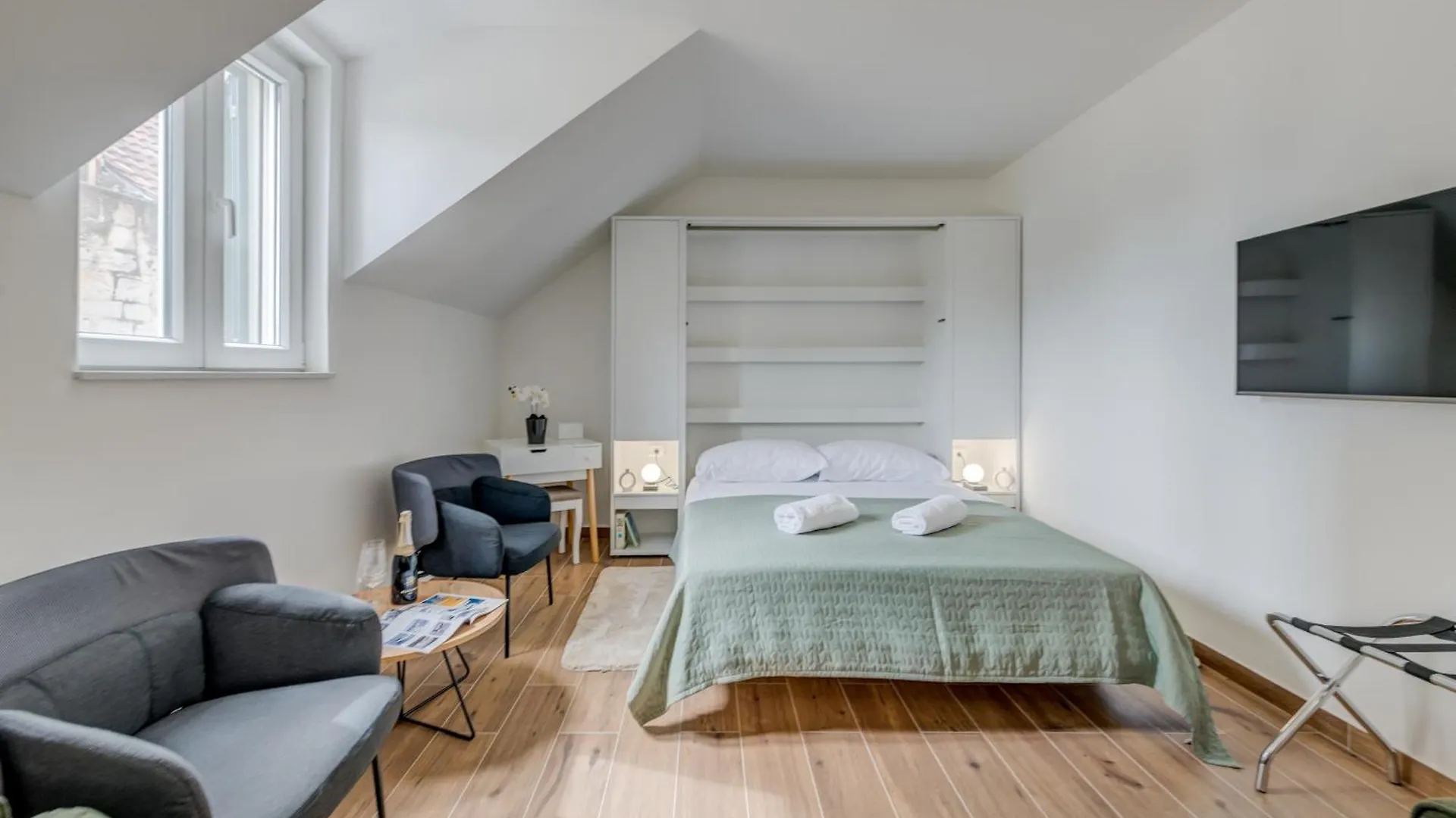 Family Bliss Central Apartment Split