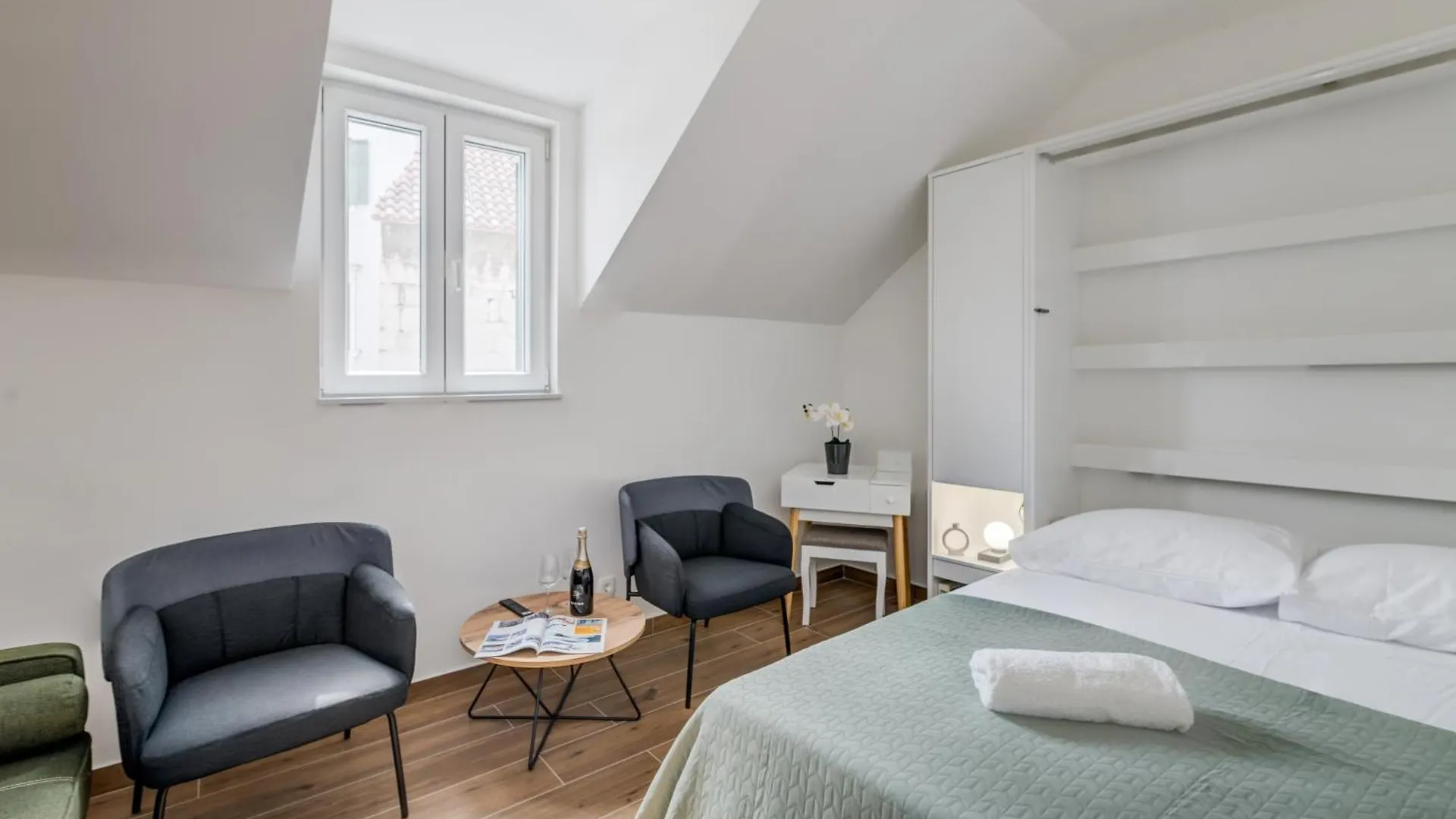 Family Bliss Central Apartment Split