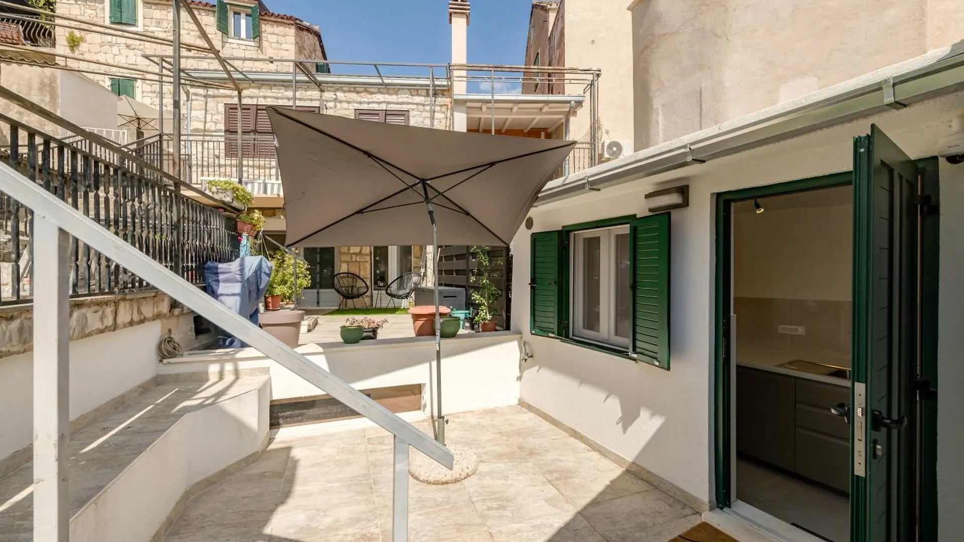 Family Bliss Central Apartment Split